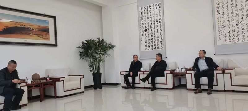 公司與哈密市政府領導洽談公司新疆發(fā)展思路，加大助力新疆能源發(fā)展！